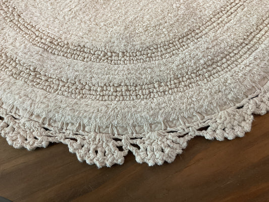 Crochet bath rug, ivory oval