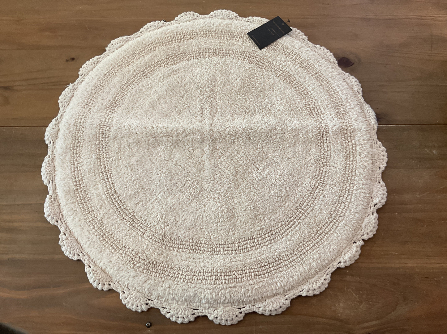 Crochet bath rug, ivory round