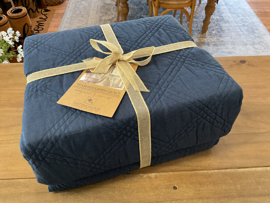 Washed linen quilt, navy, king