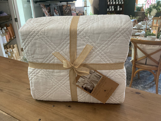 Washed linen quilt, white, king