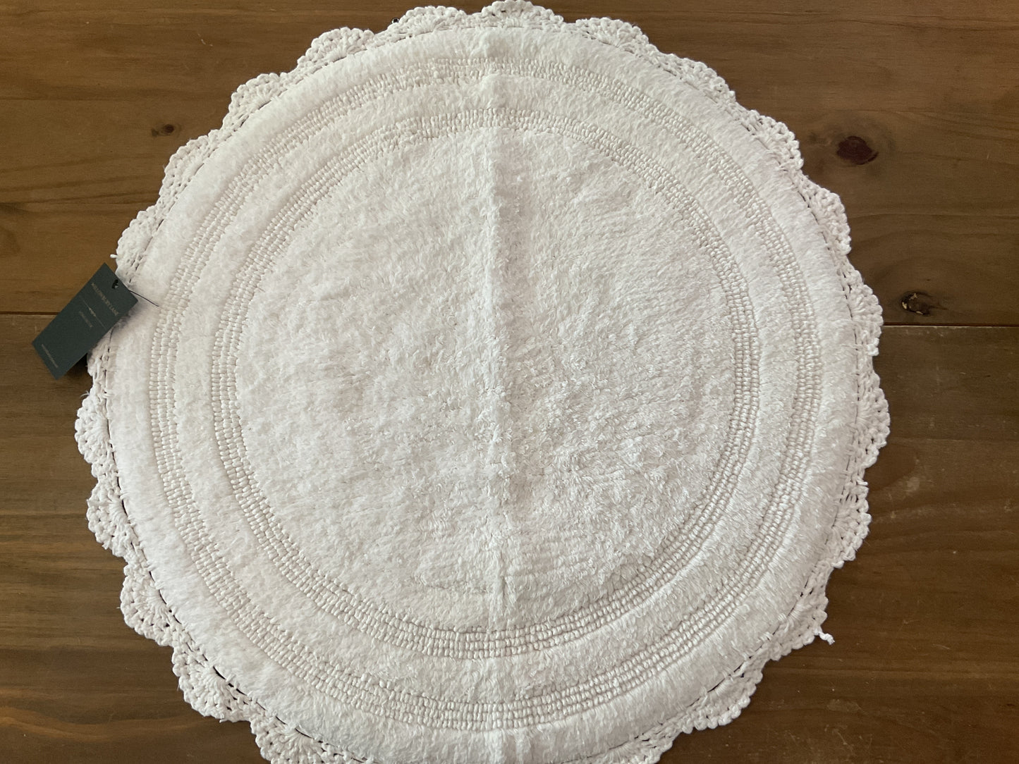 Crochet bath rug, white round