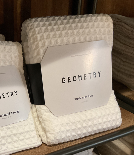 Geometry cloud waffle bath towel, white
