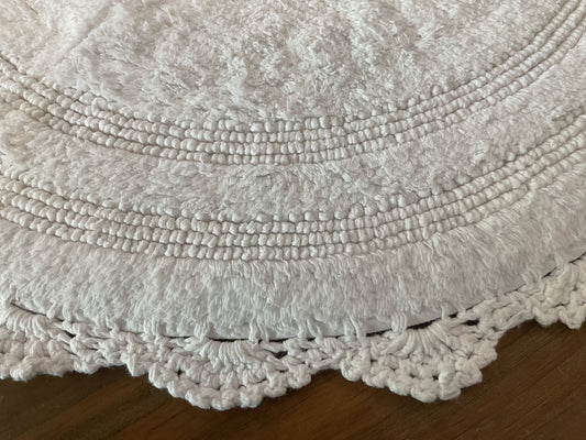 Crochet bath rug, white round