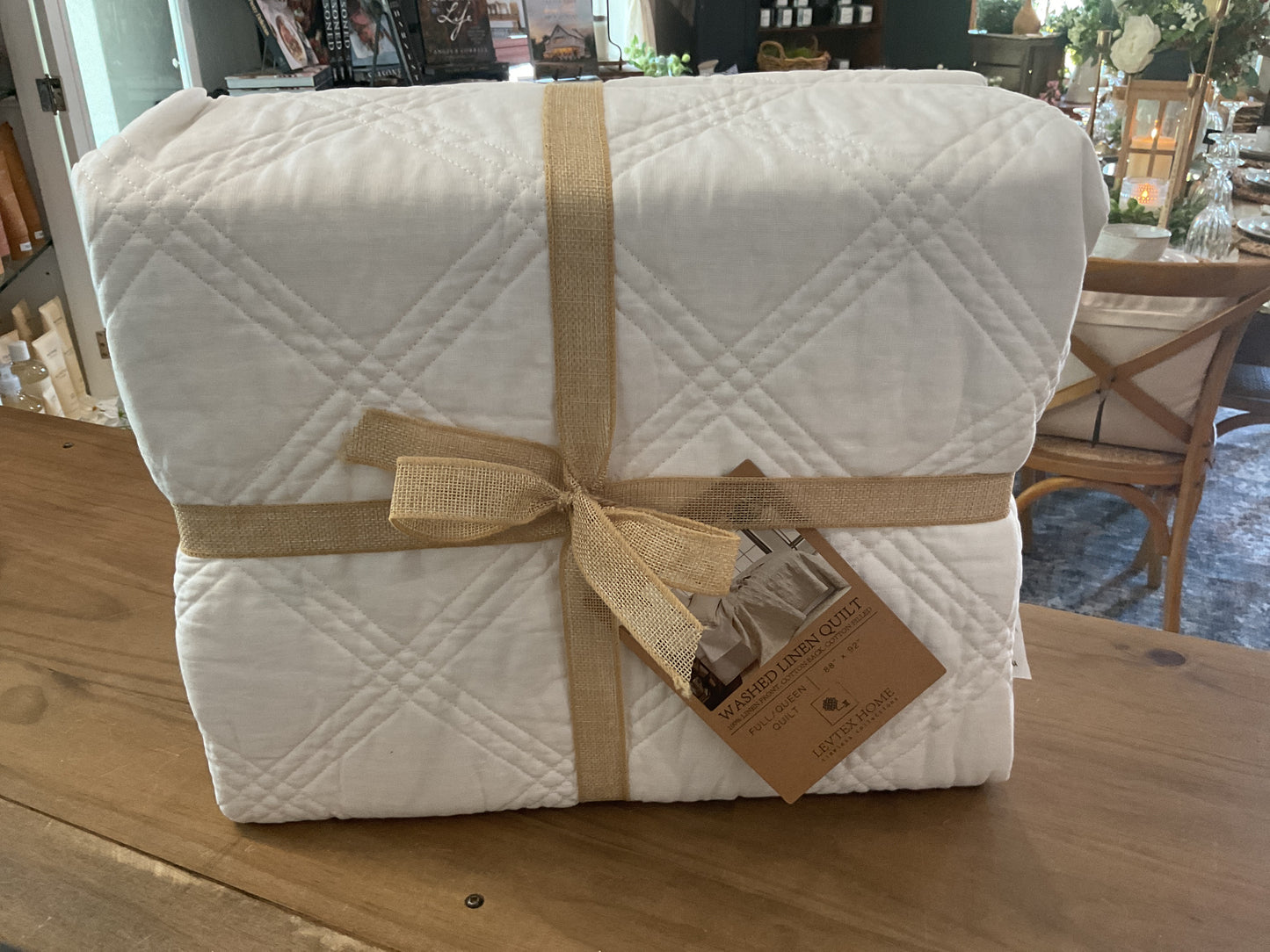 Washed linen quilt, white, full/queen