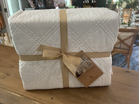 Washed linen quilt, white, full/queen