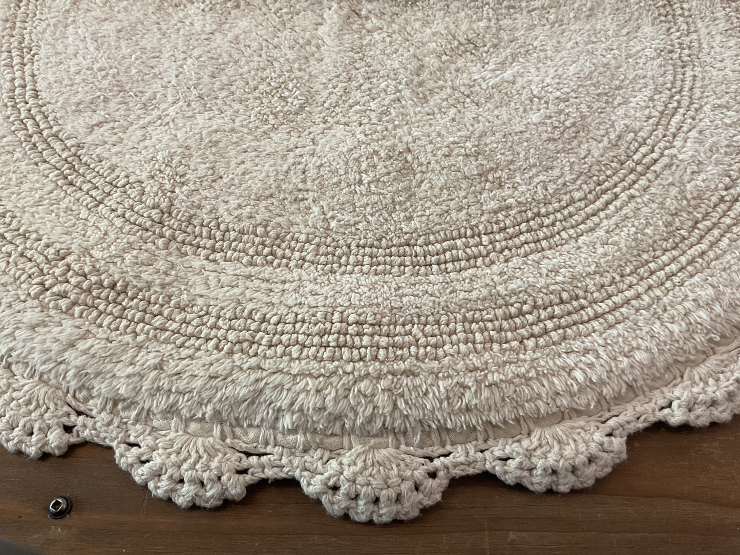 Crochet bath rug, ivory round
